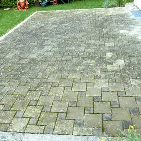 Betonpflaster stark verschmutzt