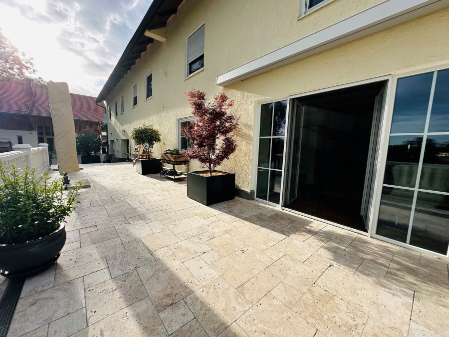 Travertin-Terrasse-saniert