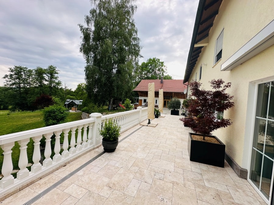 Travertin-Terrasse-saniert