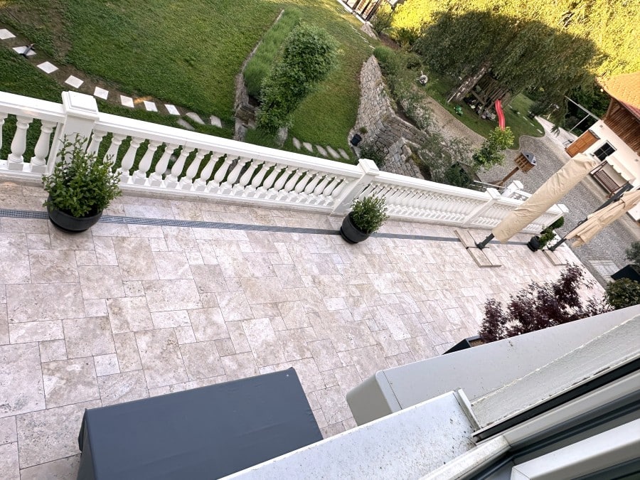 Travertin-Terrasse-saniert