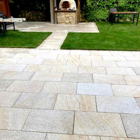 Gelber China Granit mit SteinDino gereinigt